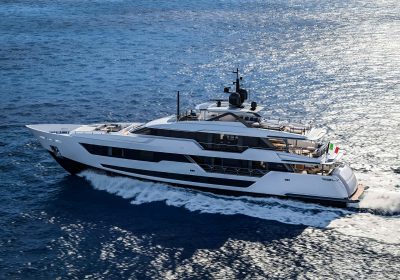 Ferretti Custom Line 140-4